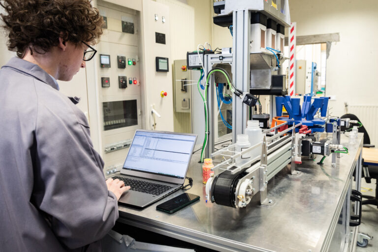 Electrotechnicien (2)